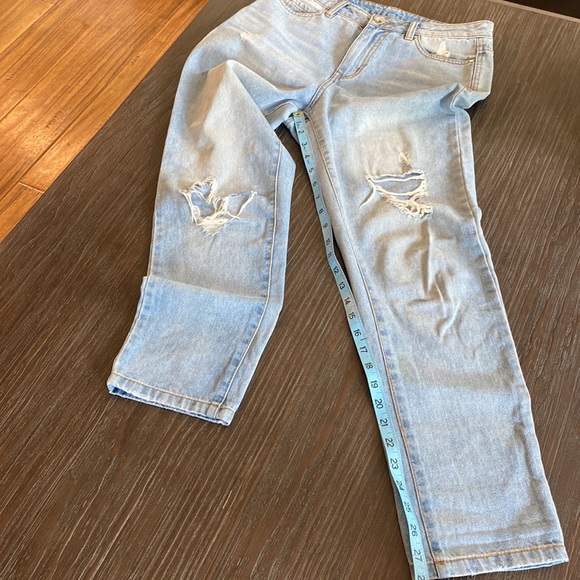 Vera Moda, ladies denim mid rise, straight leg in size 26 x 32. - Picture 9 of 11